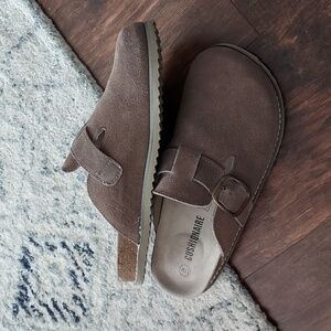 Cushionaire Taupe Suede Clogs